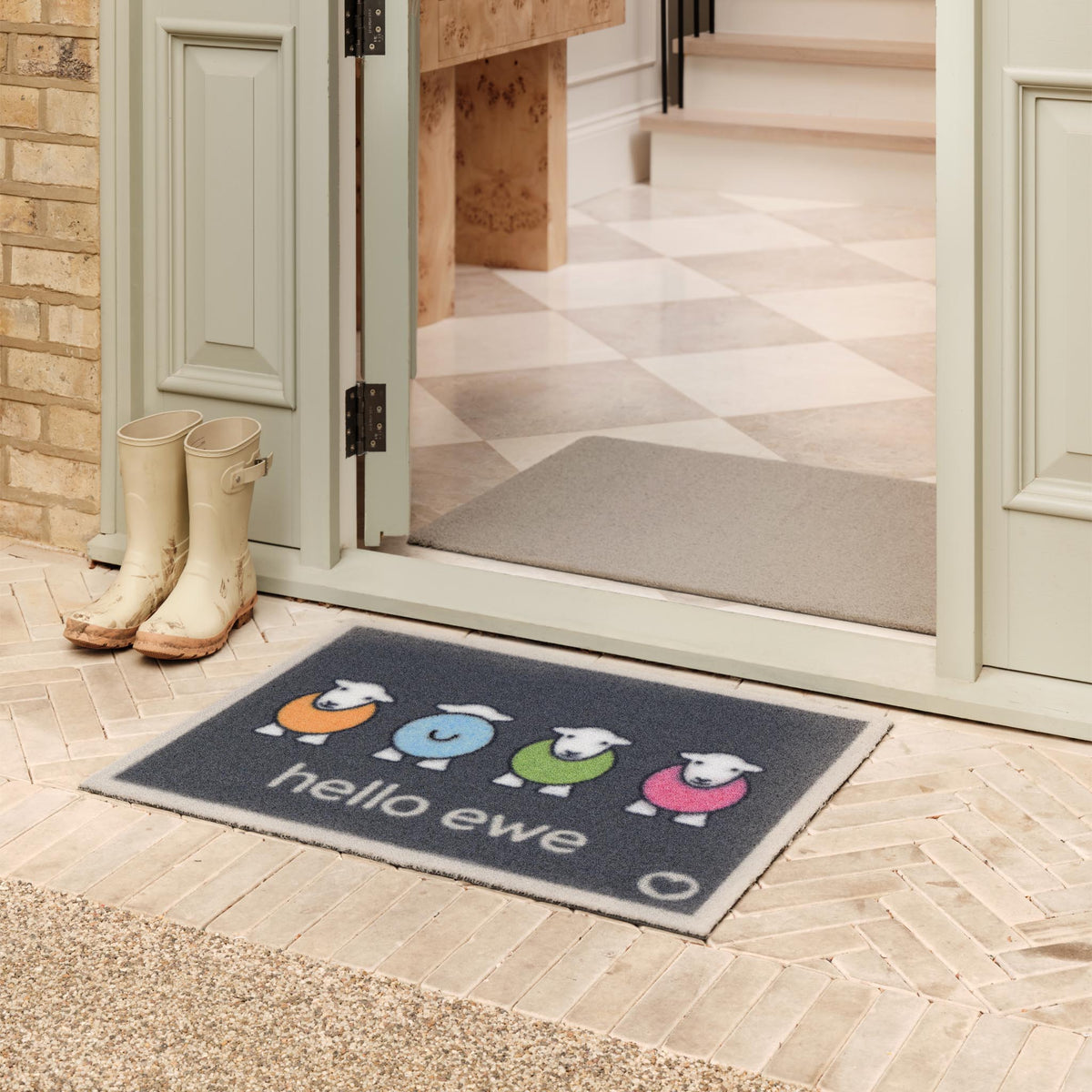 Hug Rug Outdoor Hello Ewe