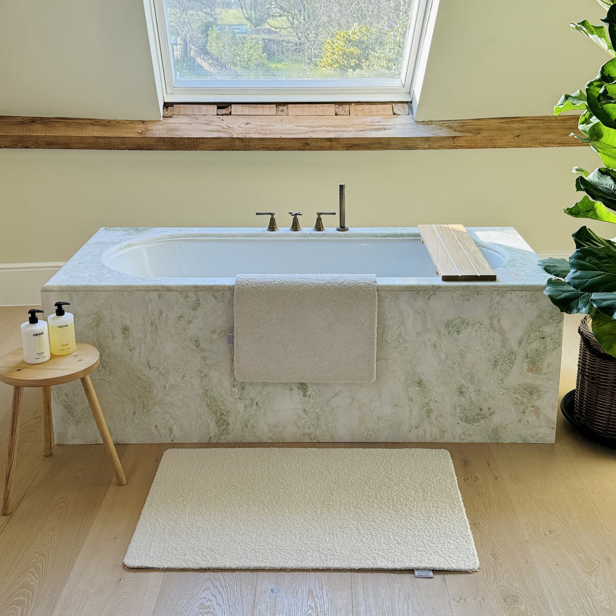 Hug Rug Sense Bath - Pumice Stone
