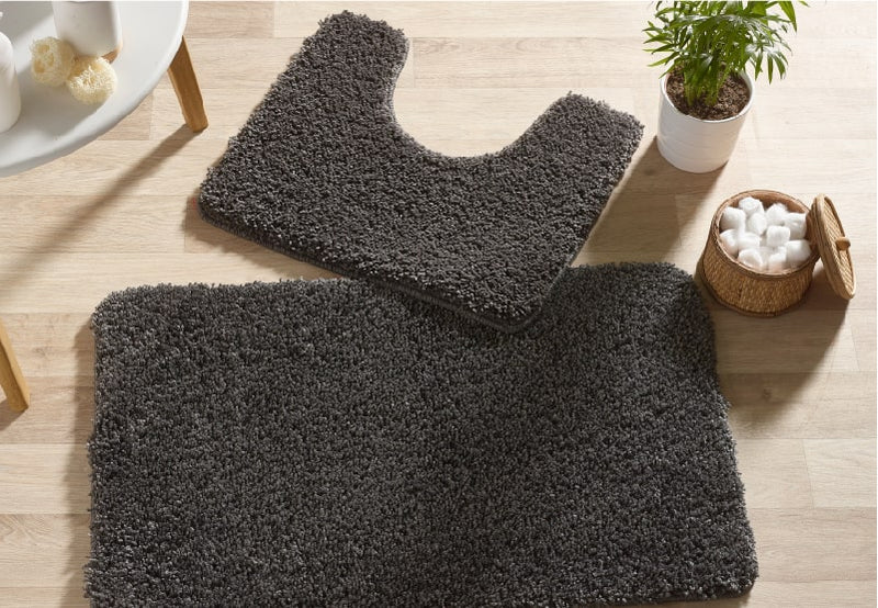 black shaggy bath mat and toilet mat