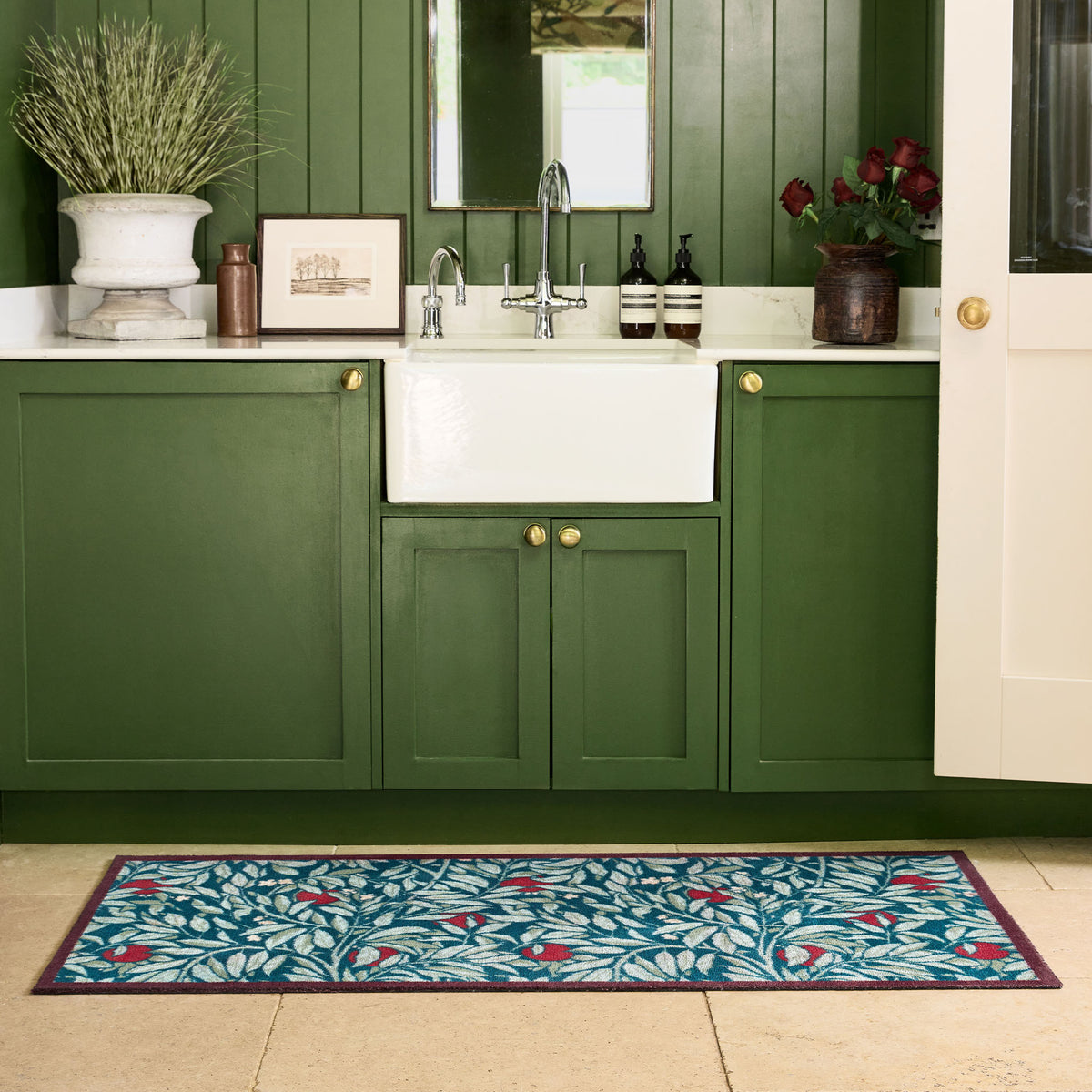 Sanderson By Highgrove x Hug Rug Ancient Apple Tree Midnight Runner with an apple tree design, 