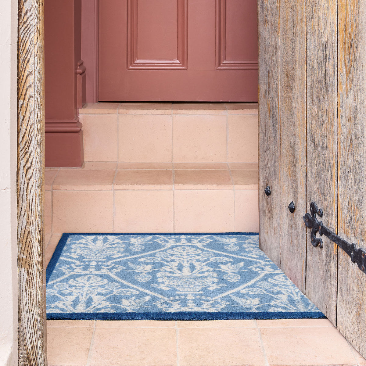 Sanderson By Highgrove x Hug Rug Highgrove Damask Tetbury Blue with a tradtional style pattern, styled on tiled flooring.