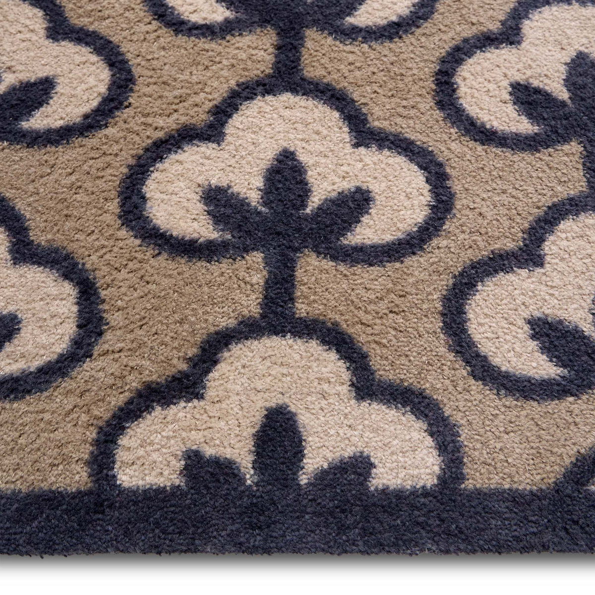 Retro Flower Neutral - Made from 100% recycled cotton featuring a retro floral pattern.