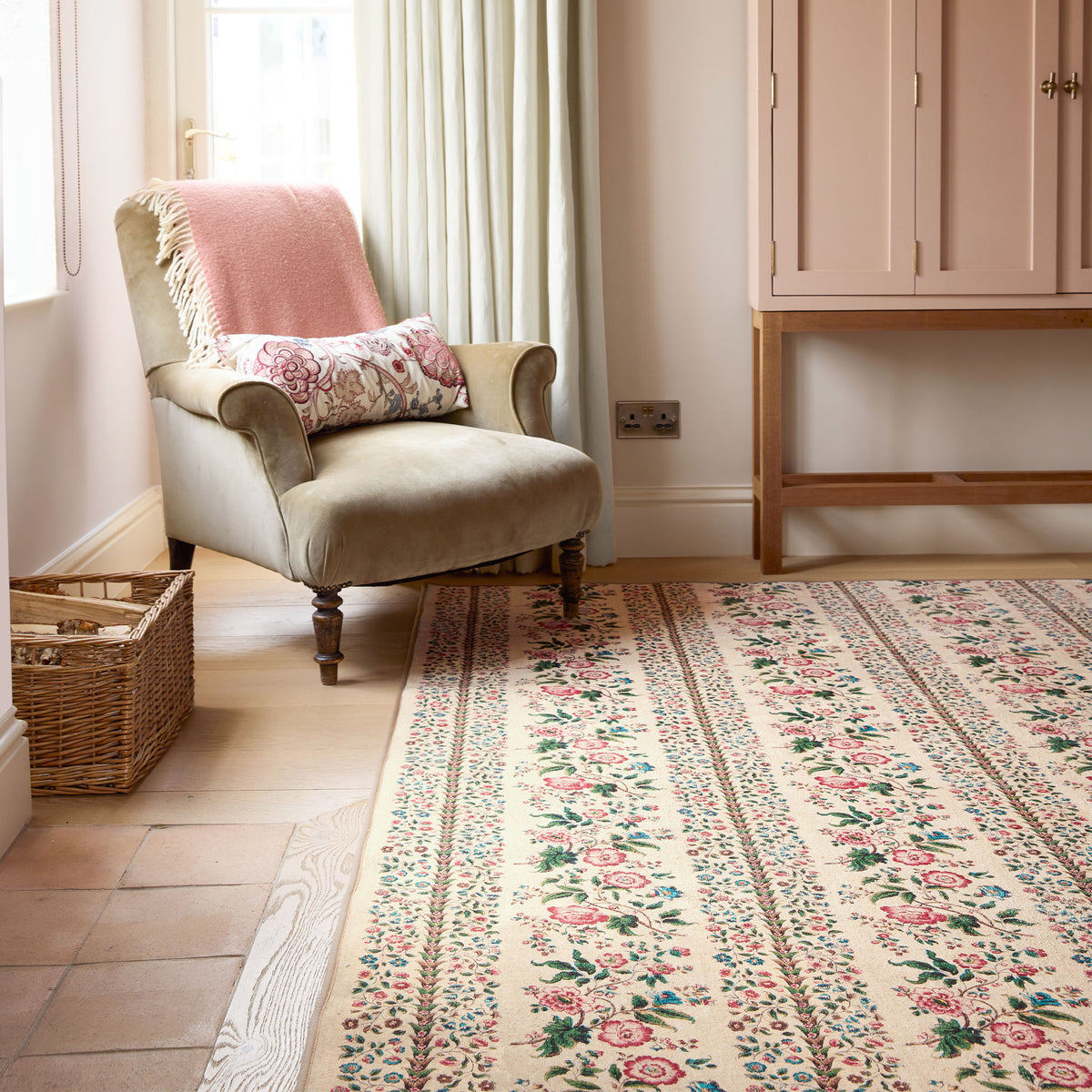 Sanderson By Highgrove x Hug Rug Eco-Washable Rose Pergola Chintz Rug with a floral design, styled on wooden flooring. 