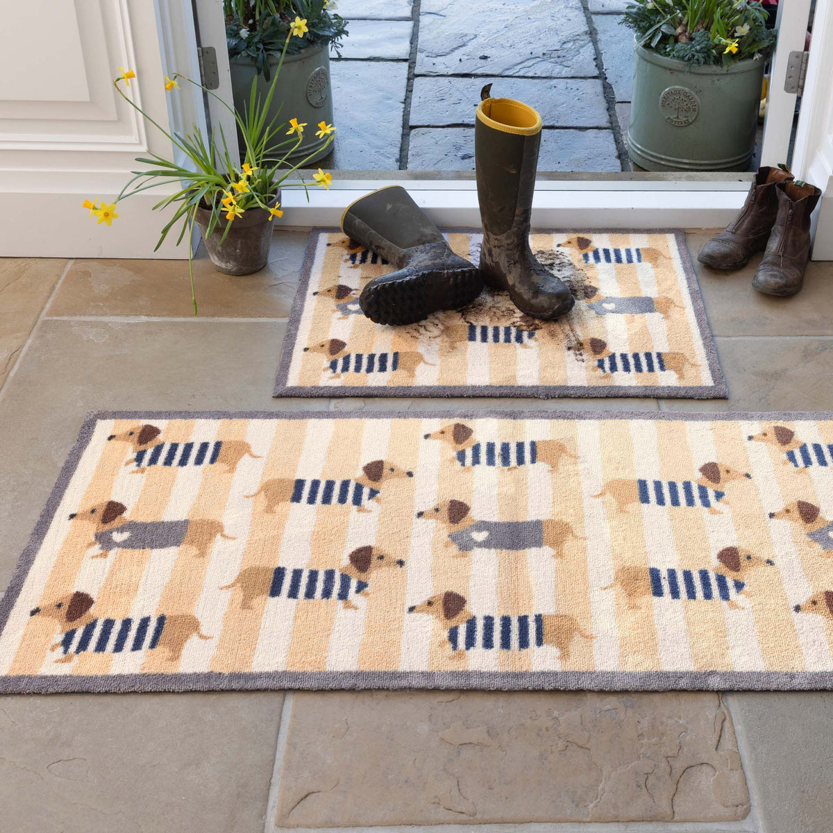Hug Rug Sausage Dog Chic