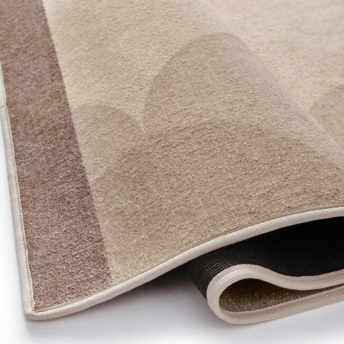 Hug Rug x Livingetc Eco-Washable Scalloped Ombre Natural