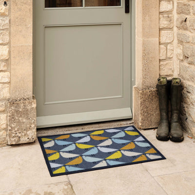 Hug Rug Outdoor Lintu Blue. Made from ECONYL regenrated yarn featuring Lintu Birds.